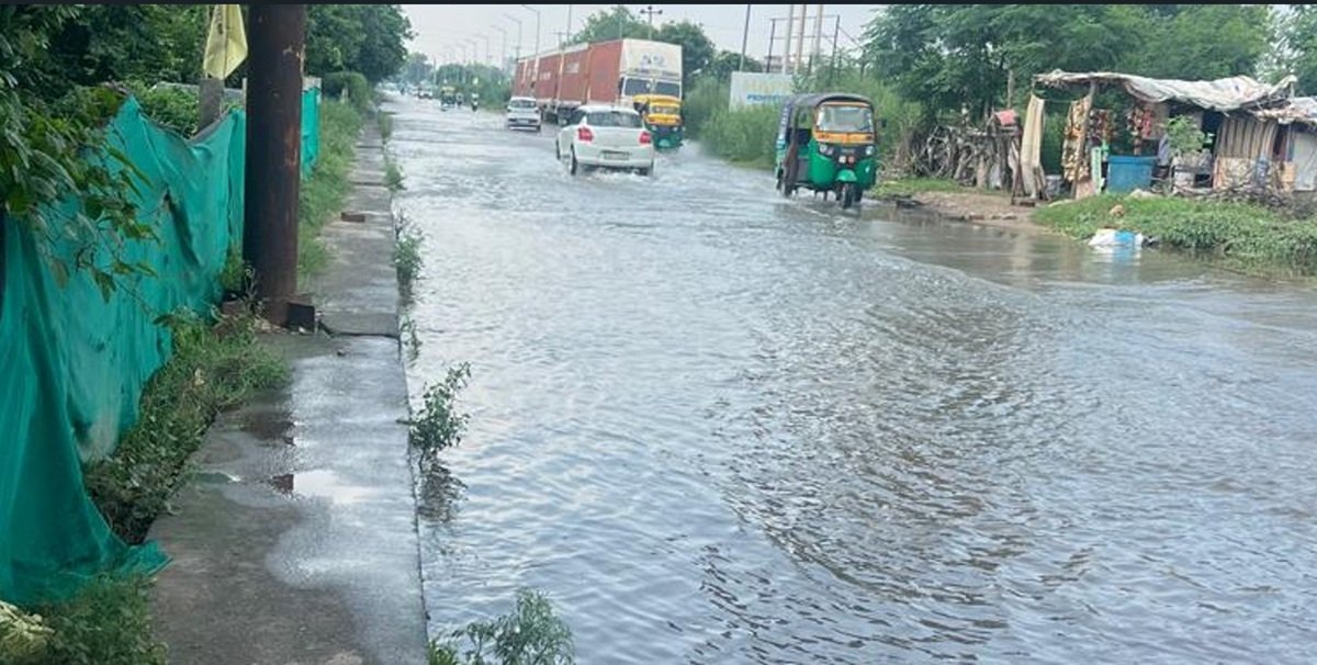बिना बारिश धारूहेड़ा हुआ पानी-पानी: जिम्मेदार अधिकारियों ने साधी चुप्पी
