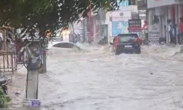 रेवाड़ी में 6 घंटे की बारिश ने खोली तैयारियों की पोल, बस स्टैंड तक पहुंचा पानी