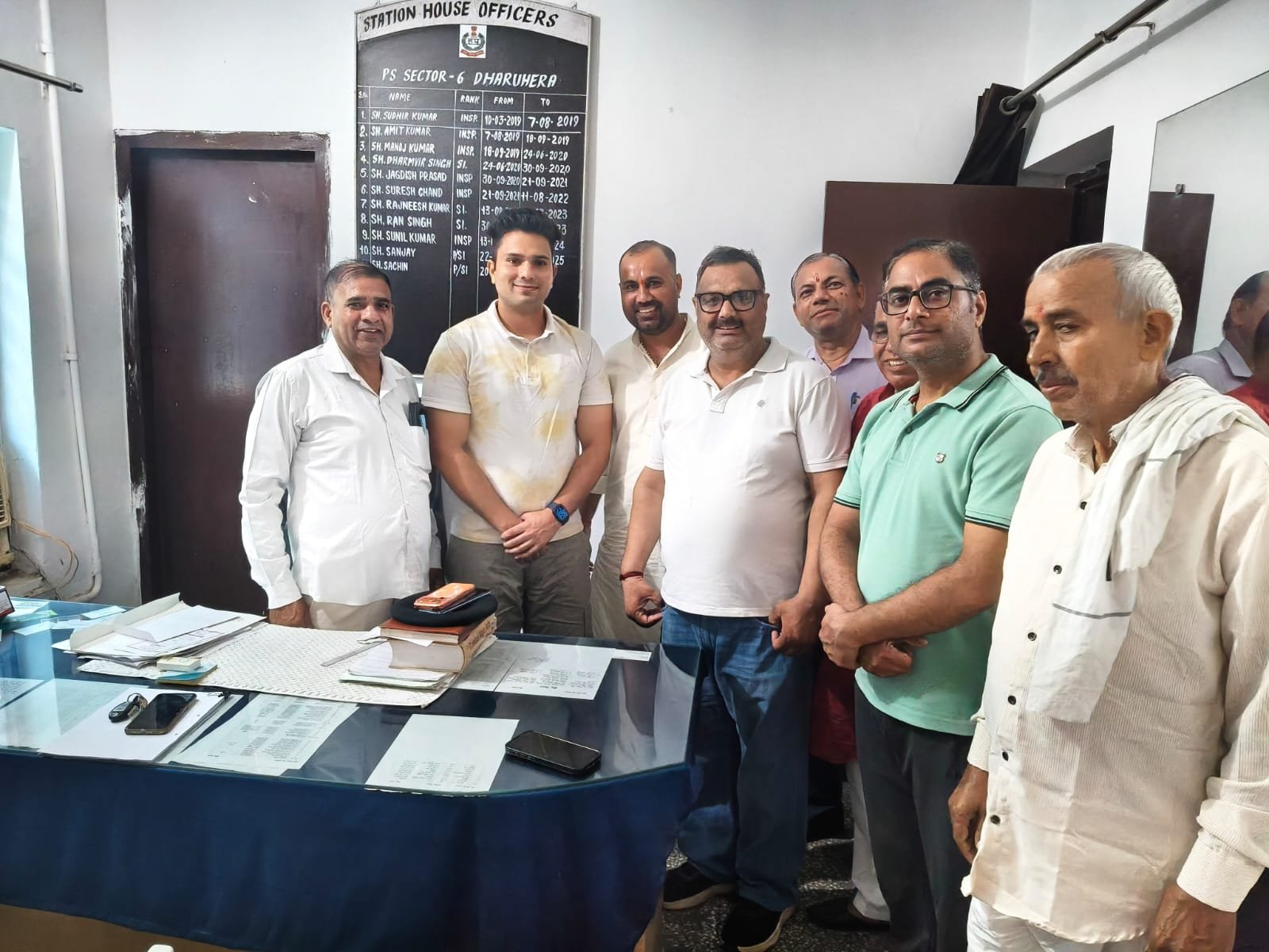 Dharuhera News: सेक्टर-4 में सुरक्षा बढ़ाने को लेकर थाना प्रभारी से की मुलाकात