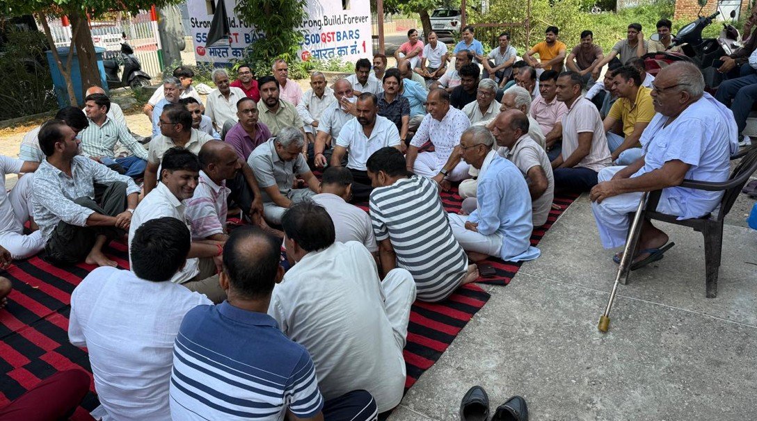 धारूहेड़ा (Best24News): सेक्टर 4A धारूहेड़ा में निवासियों की एक महत्वपूर्ण बैठक सरंक्षक चंद्र बोस की अध्यक्षता में संपन्न हुई।