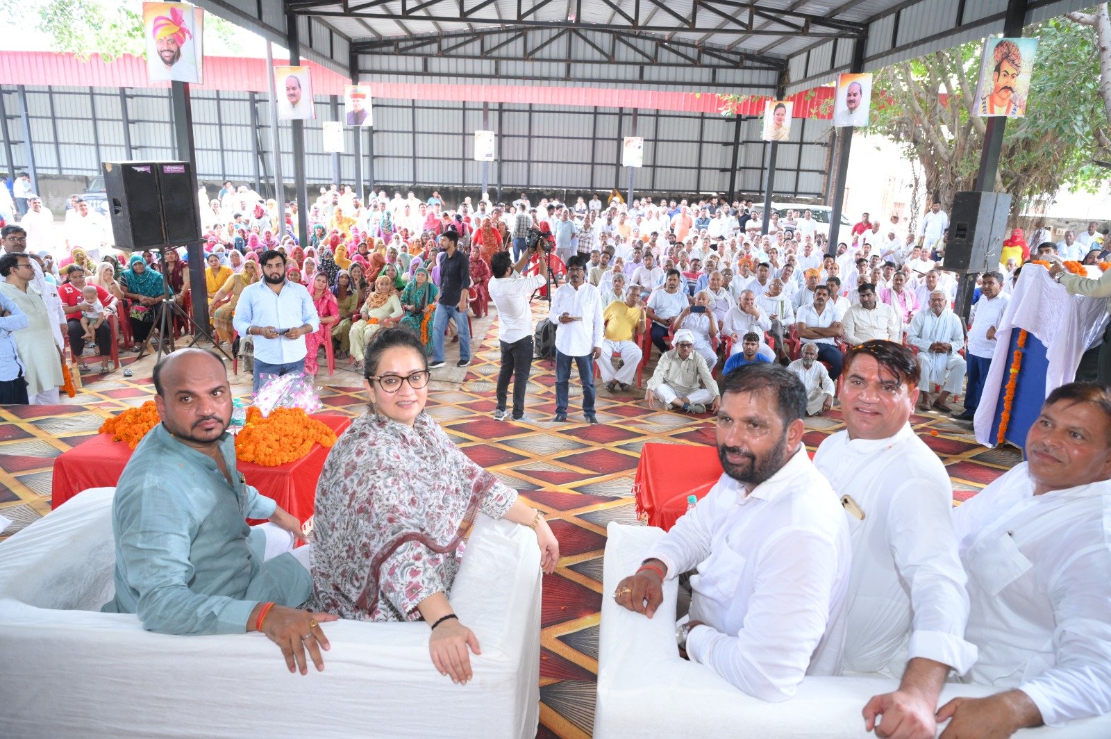 धारूहेड़ा। स्वास्थ्य मंत्री आरती राव ने कहा कि अहीरवाल किसी एक बिरादरी से नहीं, बल्कि 36 बिरादरियों के आपसी भाईचारे और एकजुटता से बनता है।