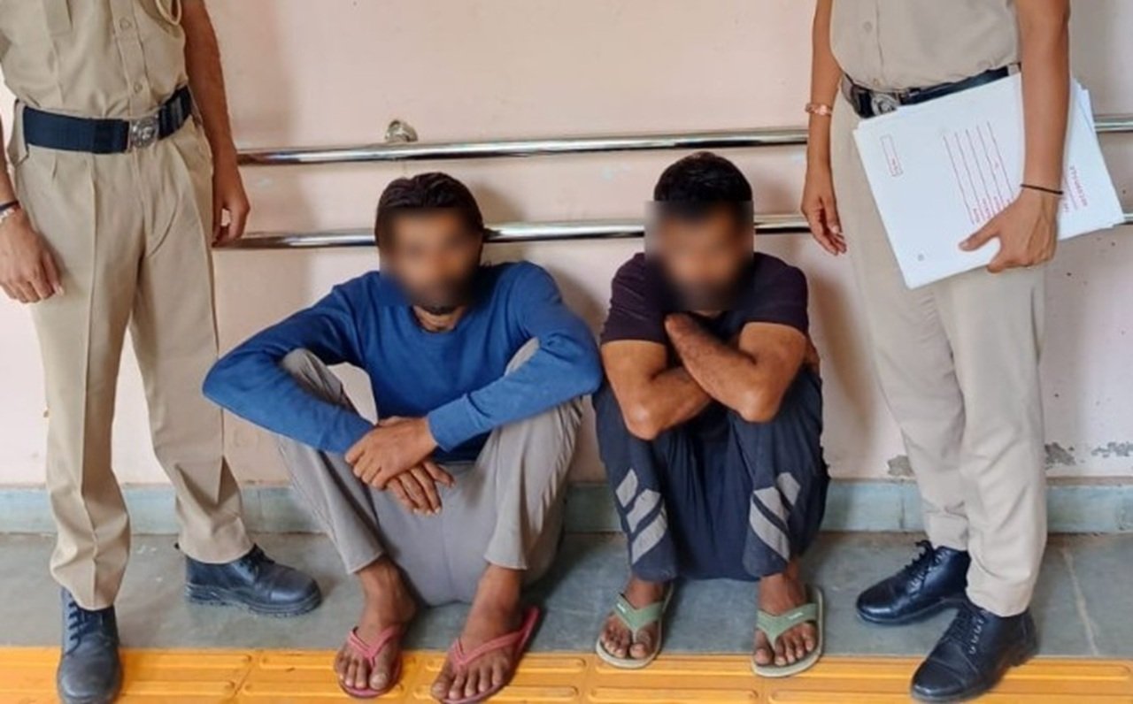 धारूहेड़ा में पार्किंग से गाड़ियों की बैटरियां चोरी, दो आरोपी गिरफ्तार