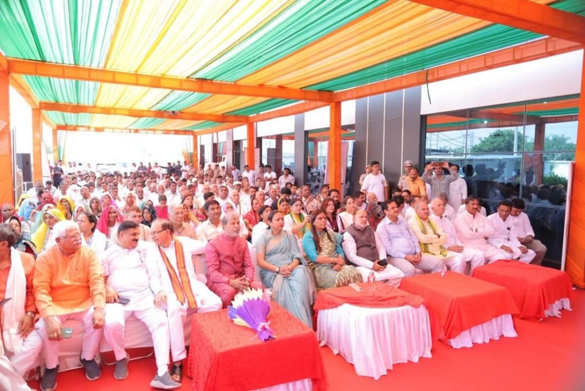 रेवाड़ी में गूंजा ‘राष्ट्र सर्वोपरि’ का संकल्प, डॉ. अर्चना गुप्ता ने सुनी ‘मन की बात