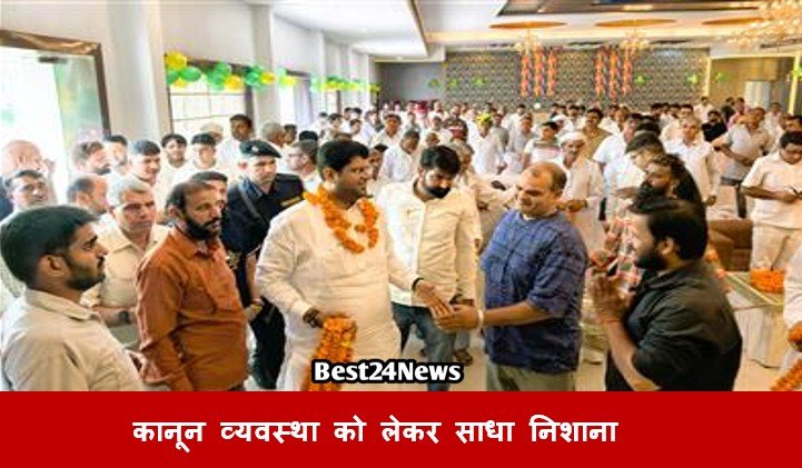 हिसार: पूर्व उपमुख्यमंत्री और जेजेपी नेता दुष्यंत चौटाला ने हरियाणा की कानून व्यवस्था को लेकर प्रदेश सरकार पर निशाना साधा।