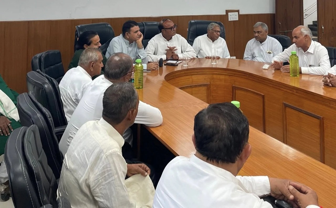 बावल में 16 सितंबर को आयोजित कार्यक्रम की तैयारियों को लेकर रेस्ट हाउस में बैठक आयोजित