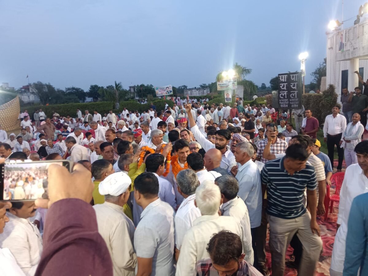 कोसली (Best24News): कोसली के नाहड में कांग्रेस सम्मेलन को संबोधित करते हुए सांसद दीपेंद्र सिंह हुड्डा ने प्रदेश सरकार और चुनाव आयोग पर निशाना साधा