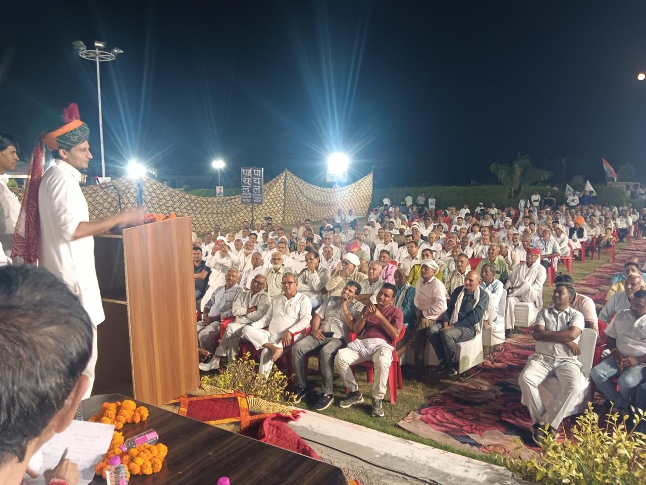 कोसली (Best24News): कोसली के नाहड में कांग्रेस सम्मेलन को संबोधित करते हुए सांसद दीपेंद्र सिंह हुड्डा ने प्रदेश सरकार और चुनाव आयोग पर निशाना साधा