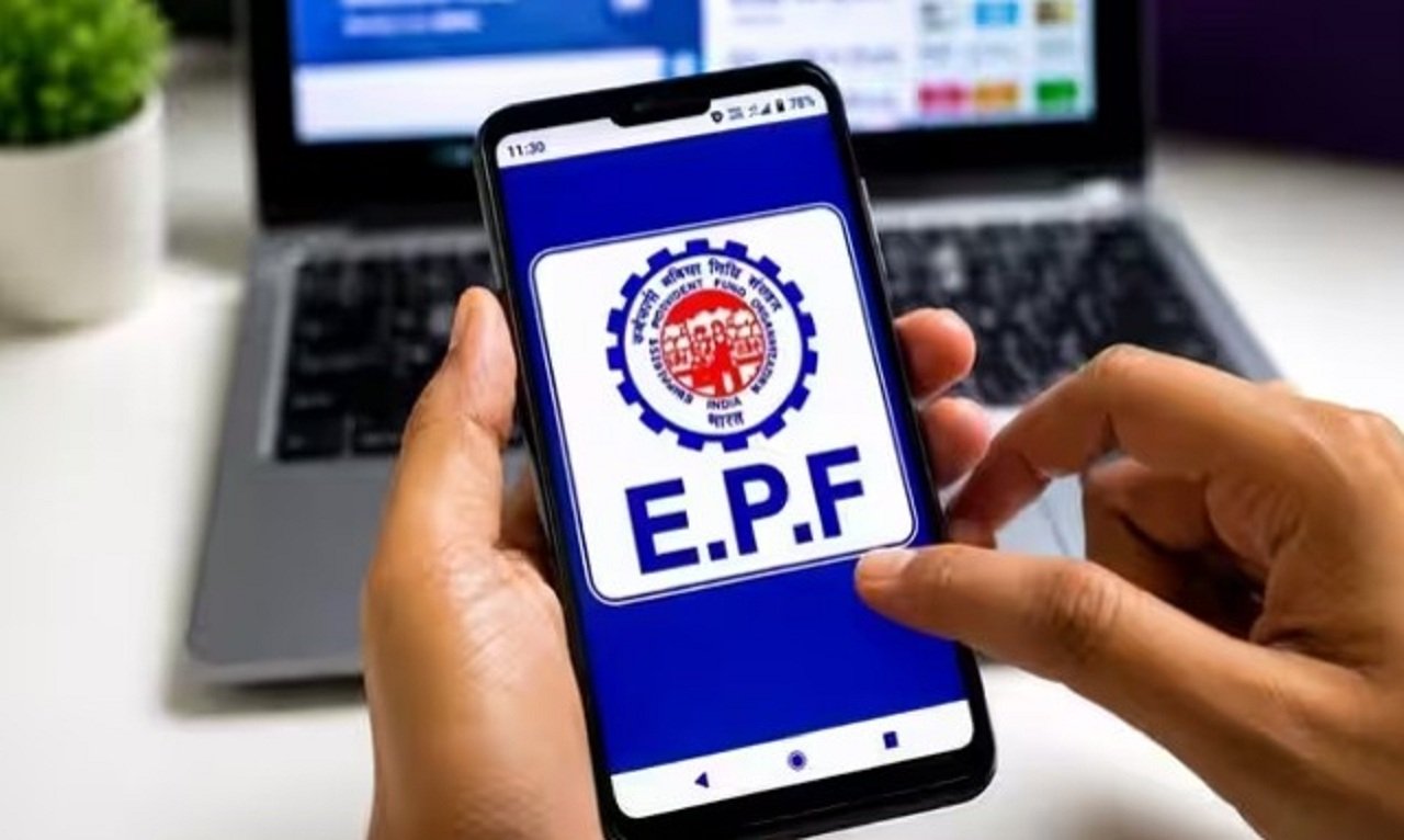 EPFO का बड़ा फैसला, इन कर्मचारियों को मिलेगा लाखों का फ्री इन्श्योरेंस!