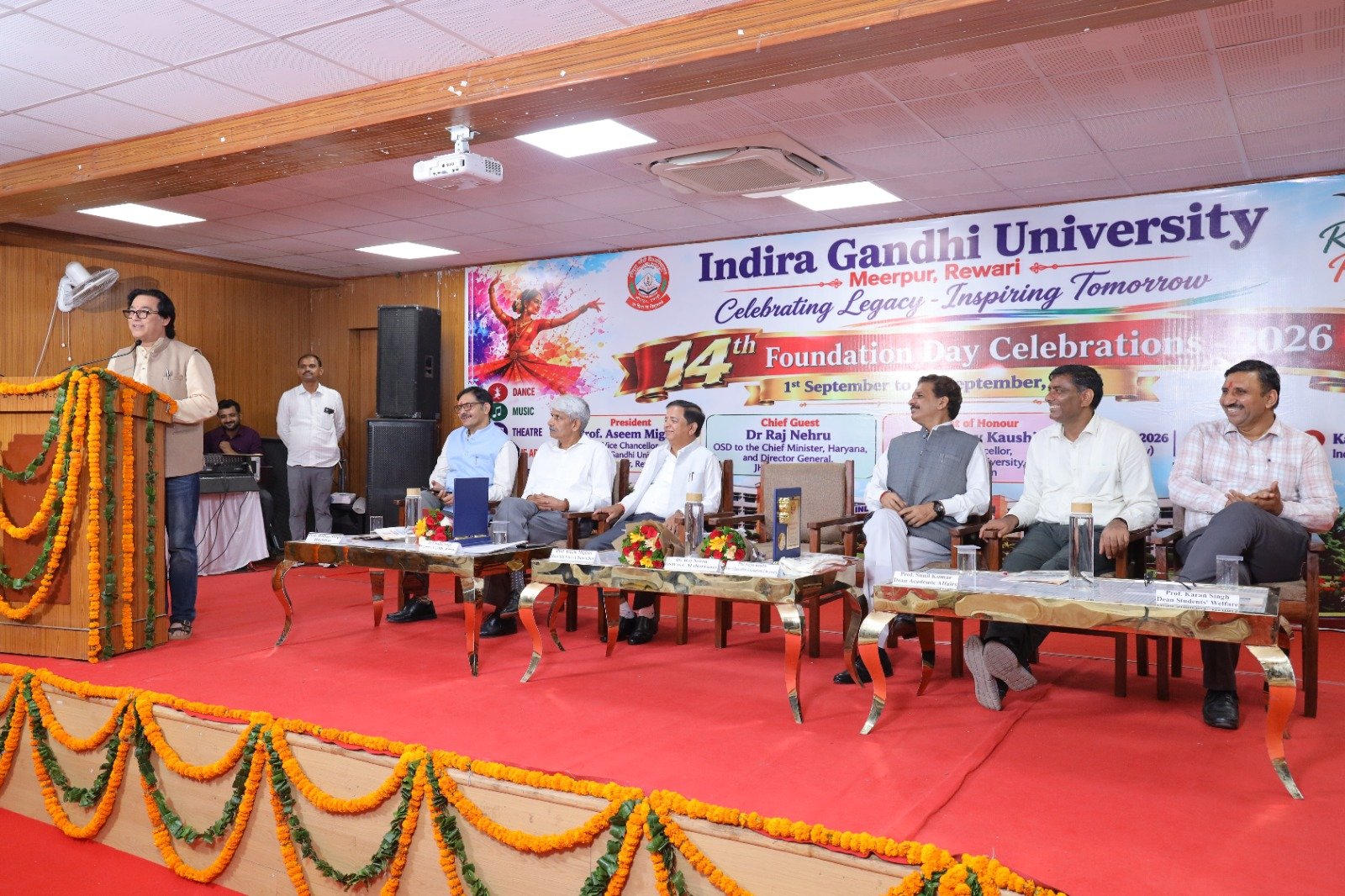   इंदिरा गांधी विश्वविद्यालय, मीरपुर में 14वां स्थापना दिवस समारोह परिसर स्थित कल्पना चावला सभागार में अत्यंत हर्षोल्लास और गरिमय वातावरण में आयोजित किया गया