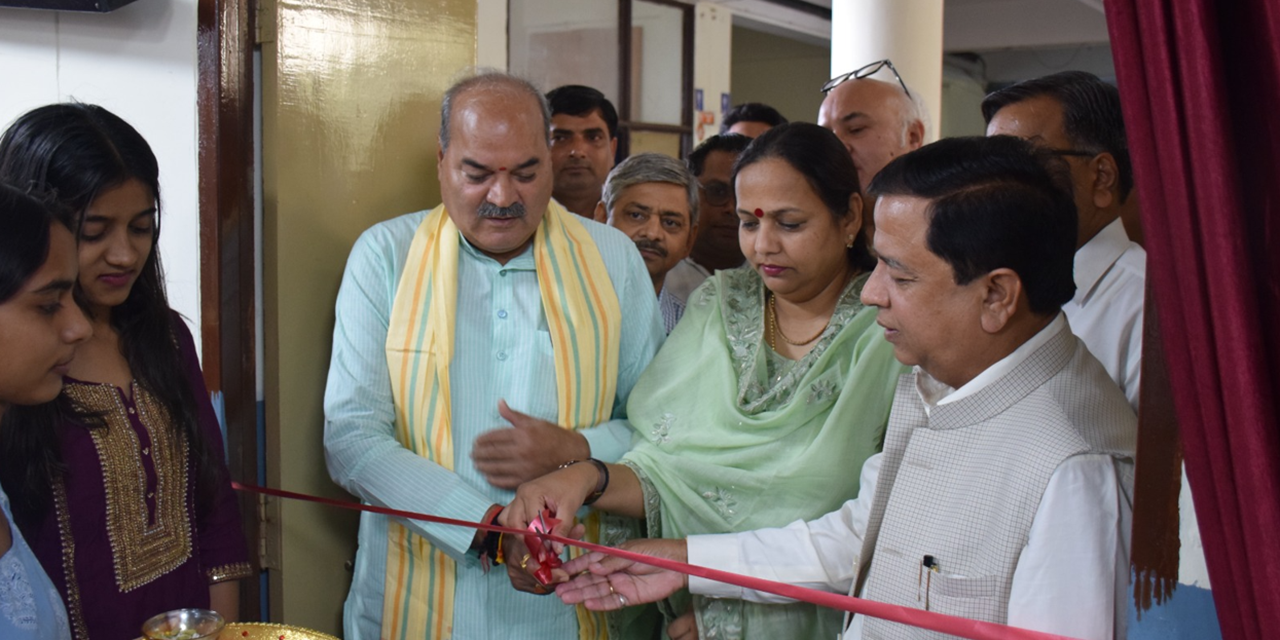 रेवाड़ी।  IGU मीरपुर में युवा रेड क्रॉस (YRC), छात्र कल्याण विभाग और विश्वविद्यालय स्वास्थ्य केंद्र के संयुक्त तत्वावधान में स्वैच्छिक रक्तदान शिविर लगाया गया।