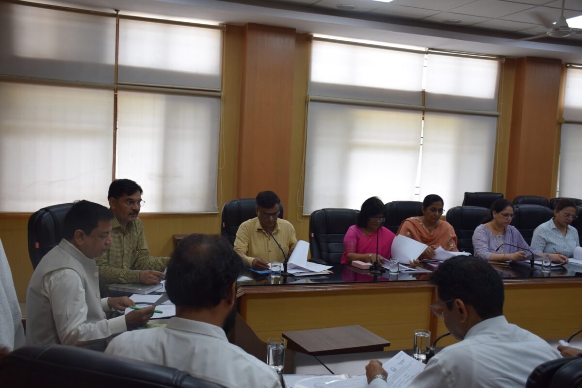 इंदिरा गांधी विश्वविद्यालय, मीरपुर, रेवाड़ी के कुलपति प्रो. असीम मिगलानी की अध्यक्षता में एनएसएस सलाहकार समिति की बैठक आयोजित की गई
