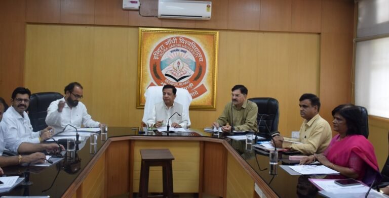 इंदिरा गांधी विश्वविद्यालय, मीरपुर, रेवाड़ी के कुलपति प्रो. असीम मिगलानी की अध्यक्षता में एनएसएस सलाहकार समिति की बैठक आयोजित की गई