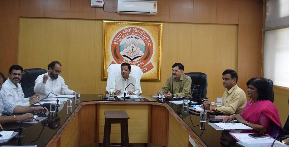 इंदिरा गांधी विश्वविद्यालय, मीरपुर, रेवाड़ी के कुलपति प्रो. असीम मिगलानी की अध्यक्षता में एनएसएस सलाहकार समिति की बैठक आयोजित की गई