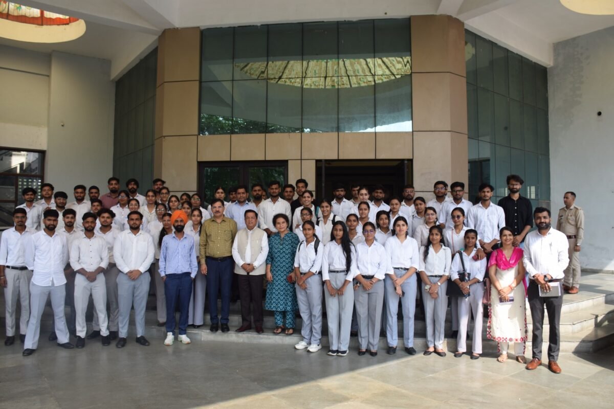 IGU Rewari के विद्यार्थियों ने किया होंडा टू-व्हीलर प्लांट का औद्योगिक भ्रमण इंदिरा गांधी विश्वविद्यालय के विद्यार्थियों ने किया होंडा टू-व्हीलर प्लांट का औद्योगिक भ्रमण