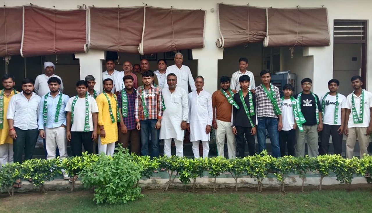 जिला प्रधान राजपाल और पूर्व विधायक मंडोला की मौजूदगी में धारूहेड़ा के युवाओं ने कार्यक्रम में उत्साह के साथ भाग लिया