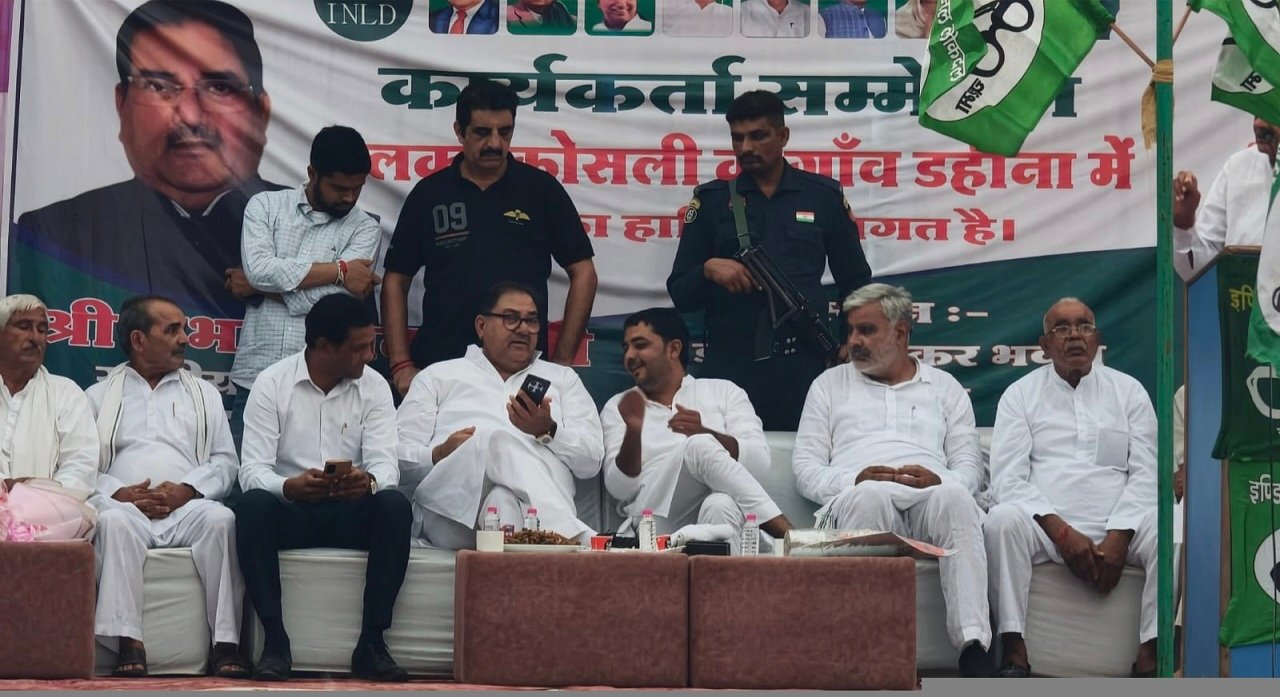 जननायक चौधरी देवीलाल के नूँह में होने वाले 113वें सम्मान दिवस समारोह का निमंत्रण दिया