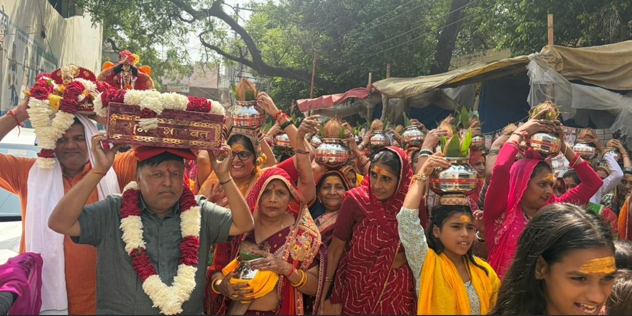 धारूहेड़ा:   श्रीमद्भागवत कथा के शुभारंभ पर निकाली गई कलश यात्रा में उमडी भीड