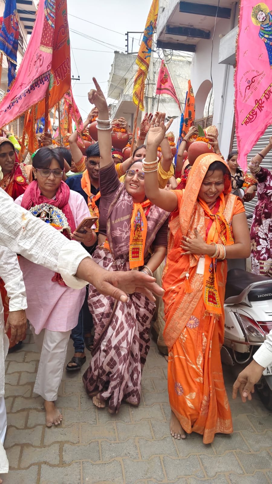 धारूहेड़ा में लगे श्रीराम के जय कारे, रामकथा पर निकाली कलश यात्रा