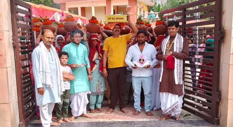 अलावलपुर में श्रीमदभागवत कथा के शुभारंभ पर निकाली कलश यात्रा