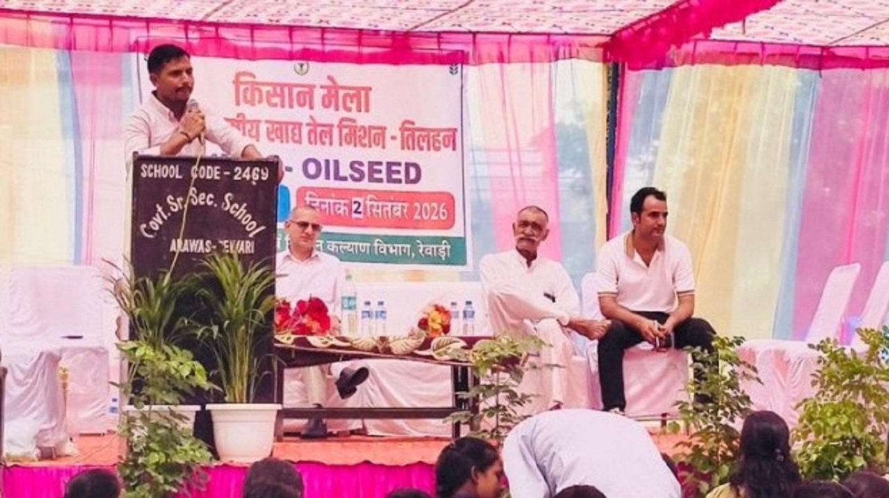 Agriculture News: किसान मेंले में किसानों केा बताए प्राकृतिक खेती के फायदे