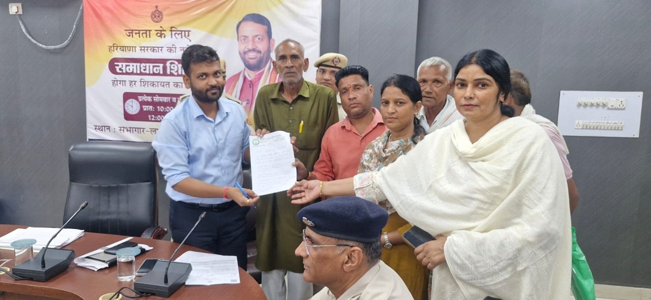 एडीसी को अपनी मांगों का ज्ञापन सौंपा और मांग पूरी न होने पर आंदोलन की  चेतावनी दी।