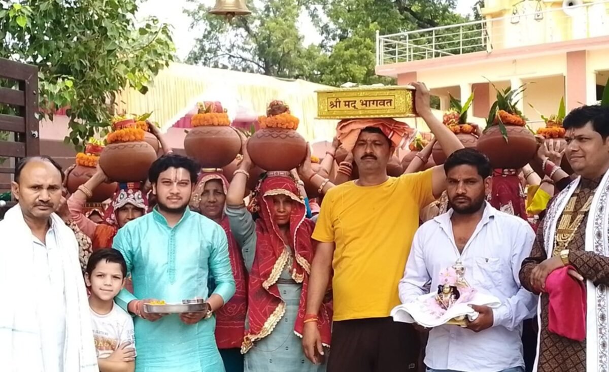 अलावलपुर में श्रीमदभागवत कथा के शुभारंभ पर निकाली कलश यात्रा अलावलपुर में श्रीमदभागवत कथा के शुभारंभ पर निकाली कलश यात्रा