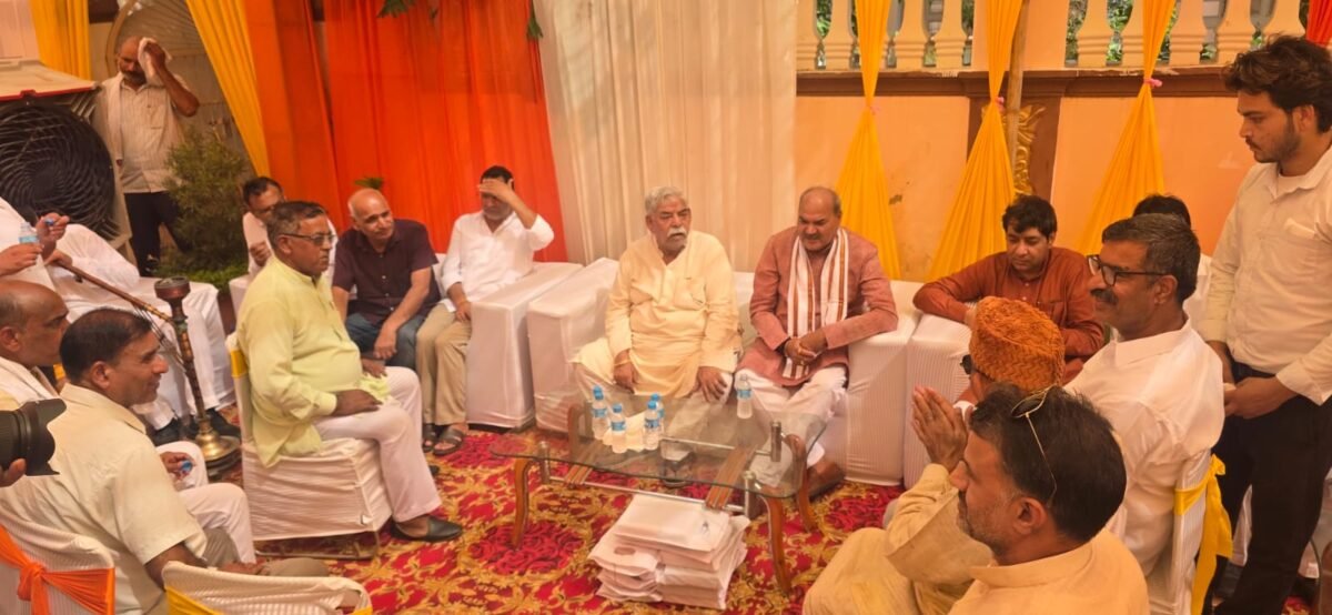 धारूहेड़ा: बड़ी हवेली में मंगलवार को सुंदरकांड का पाठ व हनुमानजी का रोट का आयोजन किया गया।