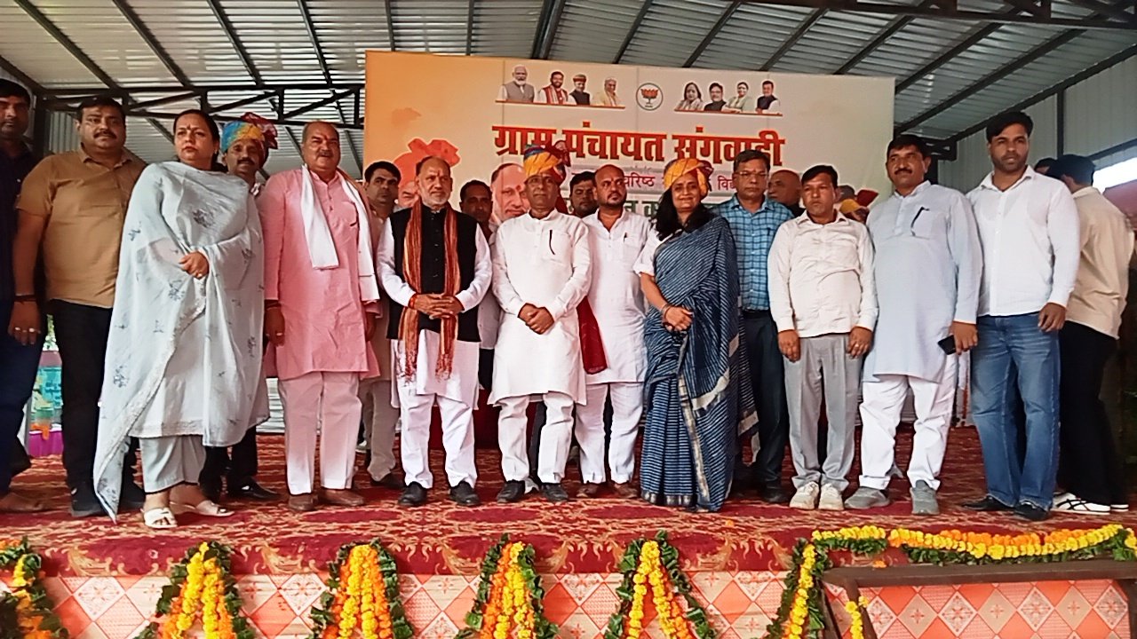 रेवाड़ी। रेवाड़ी MLA लक्ष्मण यादव ने गांव संगवाड़ी में करीब ढाई करोड़ रुपये की लागत से पूरे हुए 35 विकास कार्यों का उद्घाटन कर उन्हें ग्रामीणों को समर्पित किया