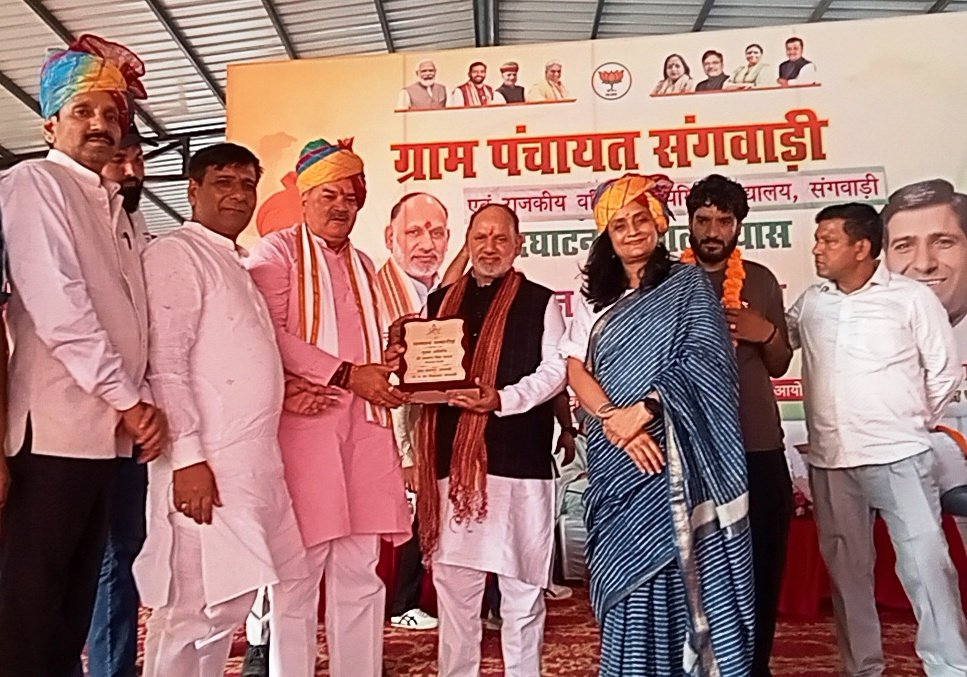 रेवाड़ी। रेवाड़ी MLA लक्ष्मण यादव ने गांव संगवाड़ी में करीब ढाई करोड़ रुपये की लागत से पूरे हुए 35 विकास कार्यों का उद्घाटन कर उन्हें ग्रामीणों को समर्पित किया