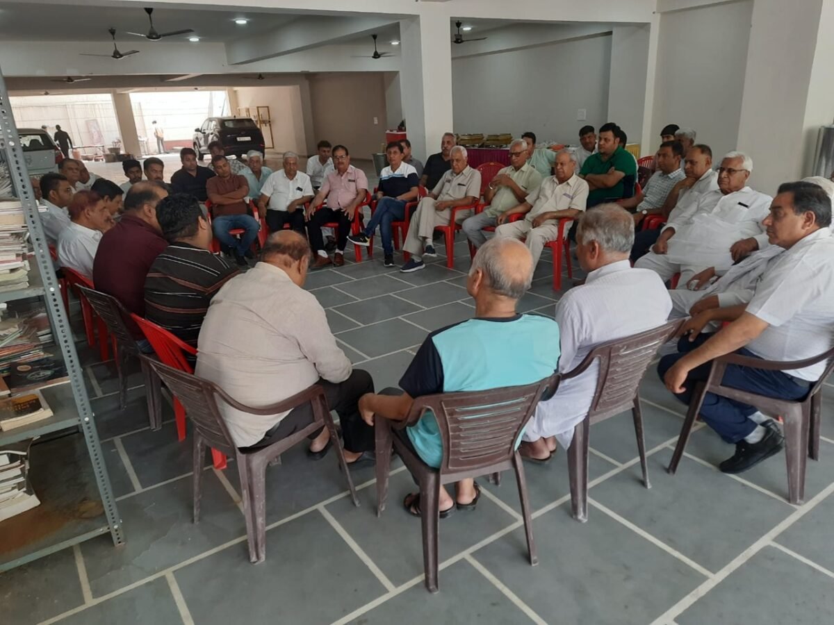 सम्मेलन की व्यवस्थाओं को लेकर रविवार को पंजाबी भवन में समाज के पदाधिकारियों और वालंटियर्स की बैठक हुई