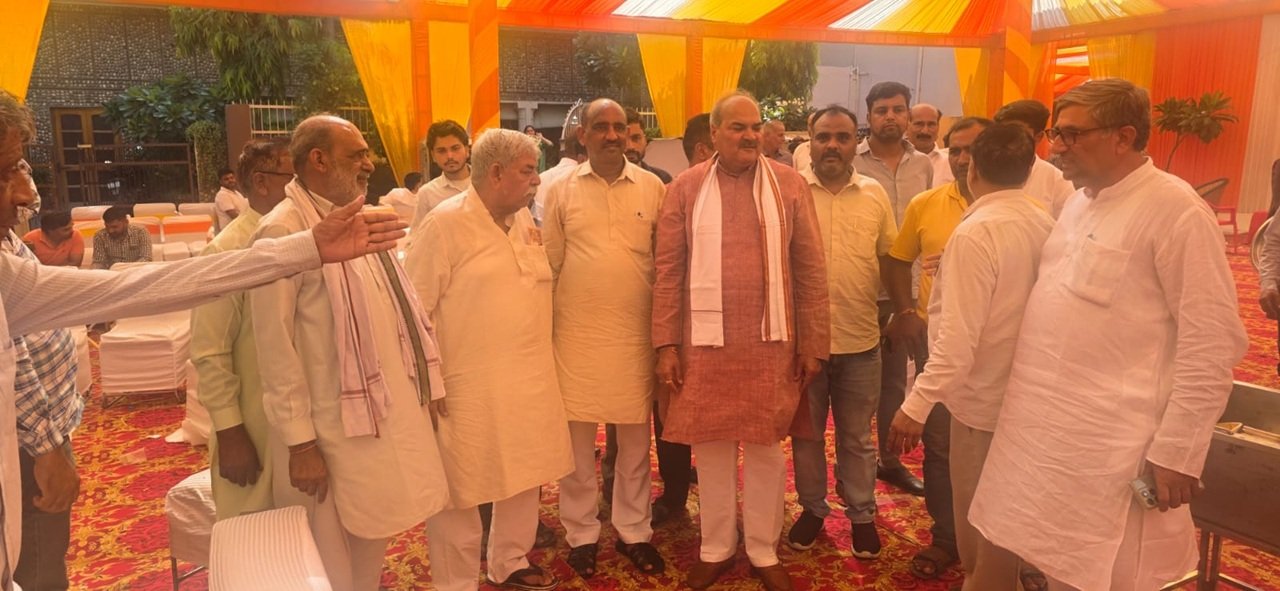 धारूहेड़ा: बड़ी हवेली में मंगलवार को सुंदरकांड का पाठ व हनुमानजी का रोट का आयोजन किया गया।