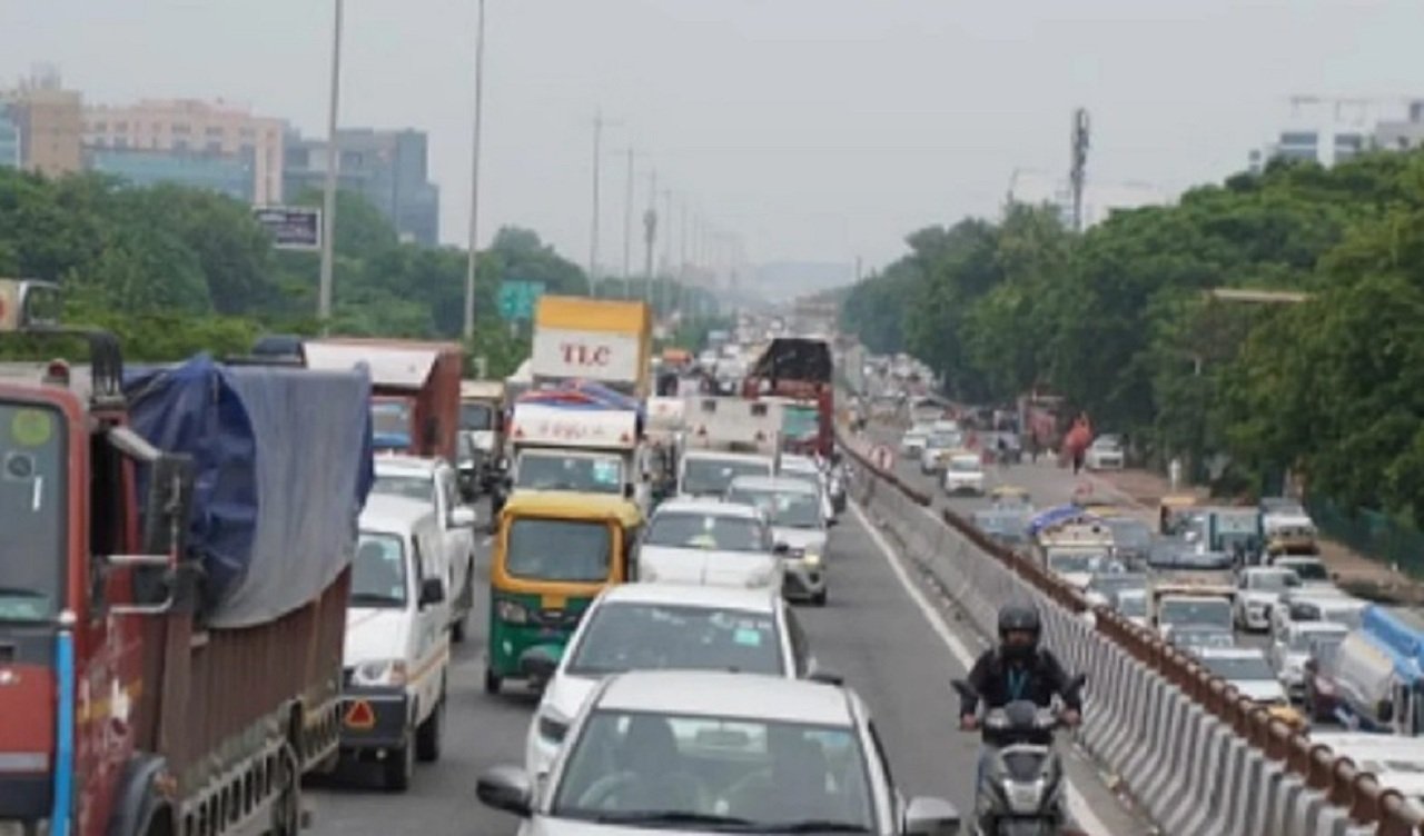 NH 48 Dharuhera: झमाझम बारिश, वाहनों के धमे पहिए