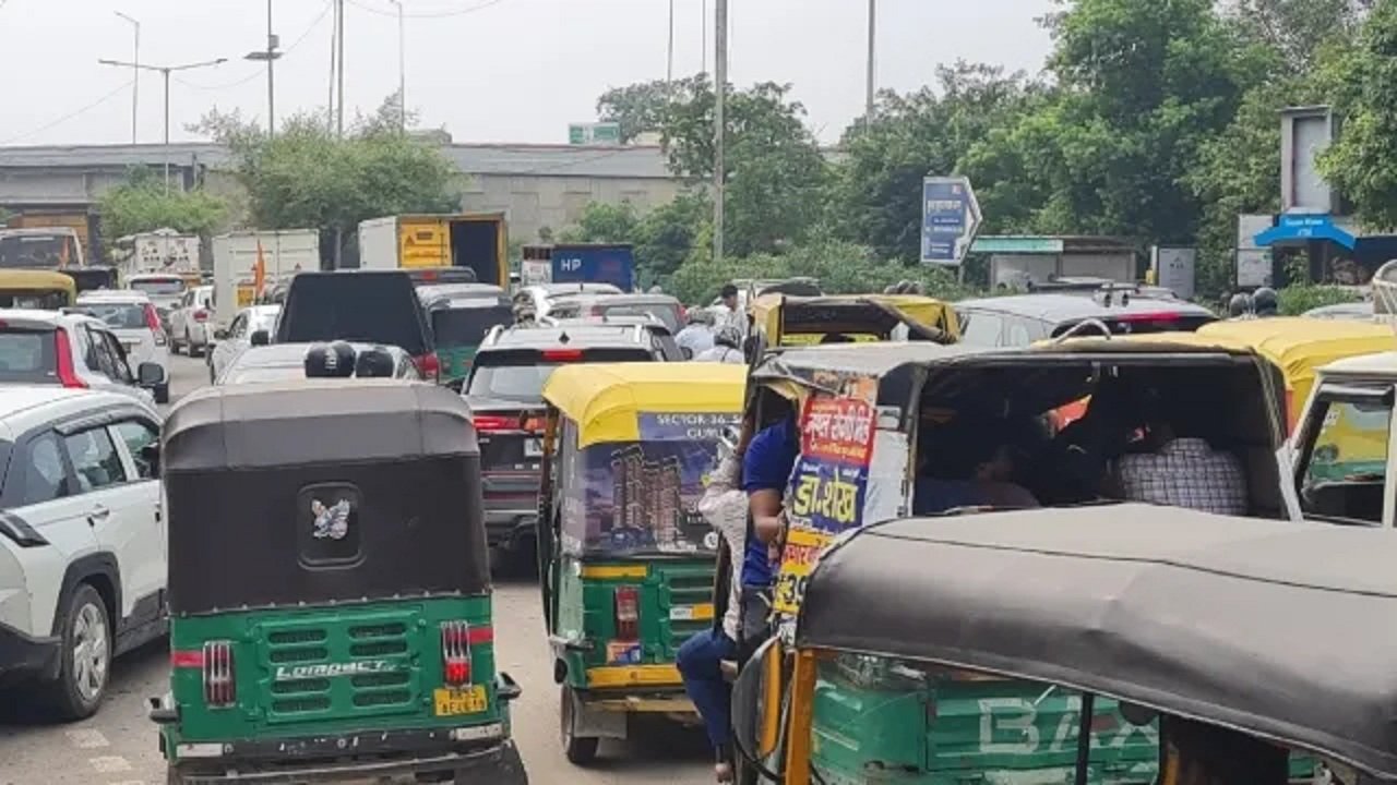 दिल्ली-जयपुर हाईवे की सर्विस लेन बंद, इफको चौक पर पर भंयकर जाम