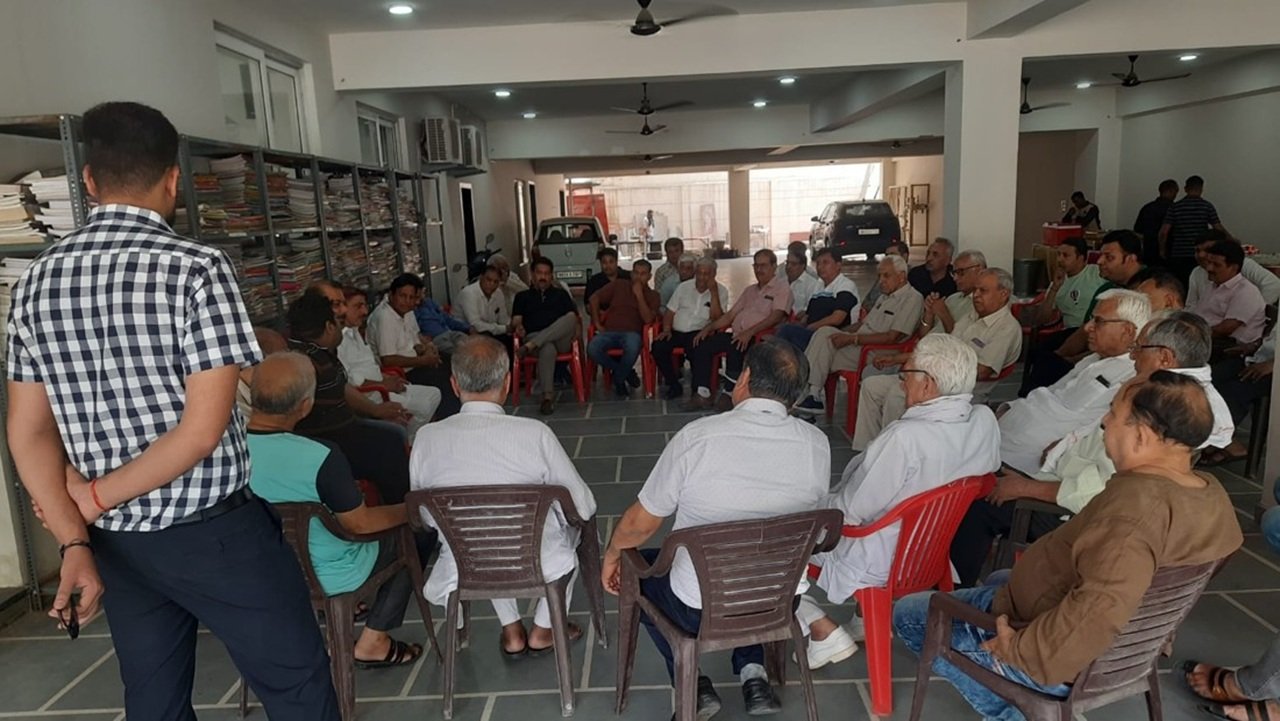 सम्मेलन की व्यवस्थाओं को लेकर रविवार को पंजाबी भवन में समाज के पदाधिकारियों और वालंटियर्स की बैठक हुई