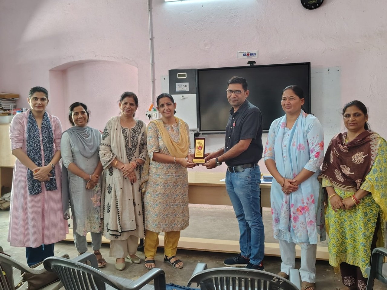 पीएम श्री राजकीय वरिष्ठ माध्यमिक विद्यालय, रेवाड़ी ने पहला स्थान प्राप्त किया।