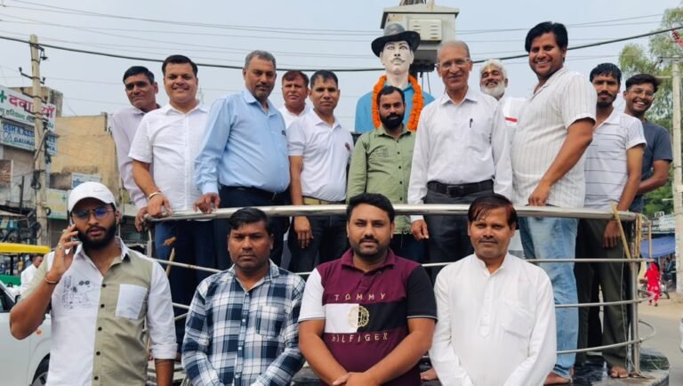 धारूहेड़ा चौक पर गूंजे 'इंकलाब जिंदाबाद' के नारे: शहीद भगत सिंह की जयंती पर निकाली स्मृति सभा, पाठ्यक्रम में शामिल करने की मांग