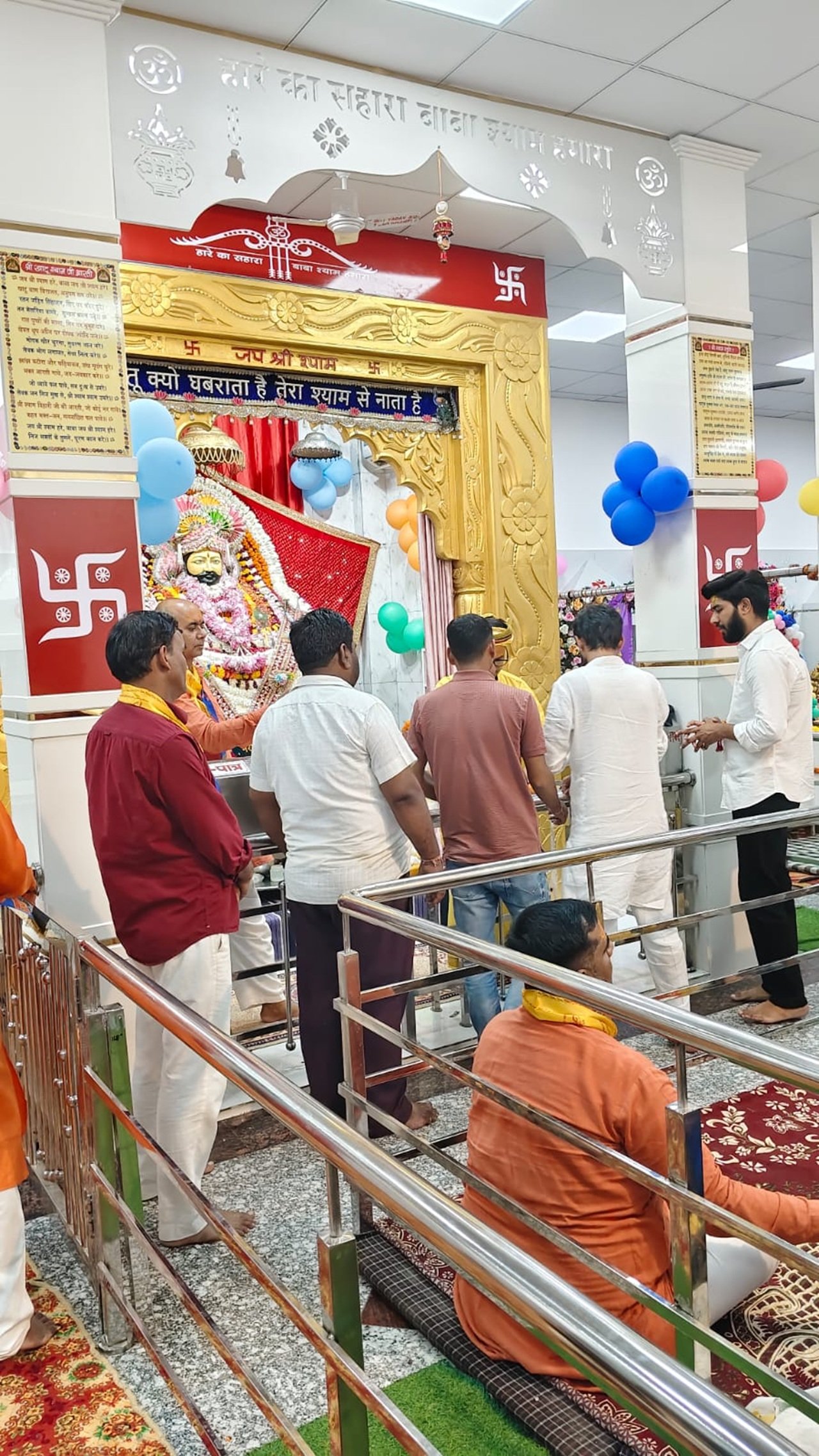 धारूहेड़ा :   नपा उपचेयरमैन अमन राव ने दीप प्रज्वलित कर किया श्री श्याम जागरण का शुभारंभ