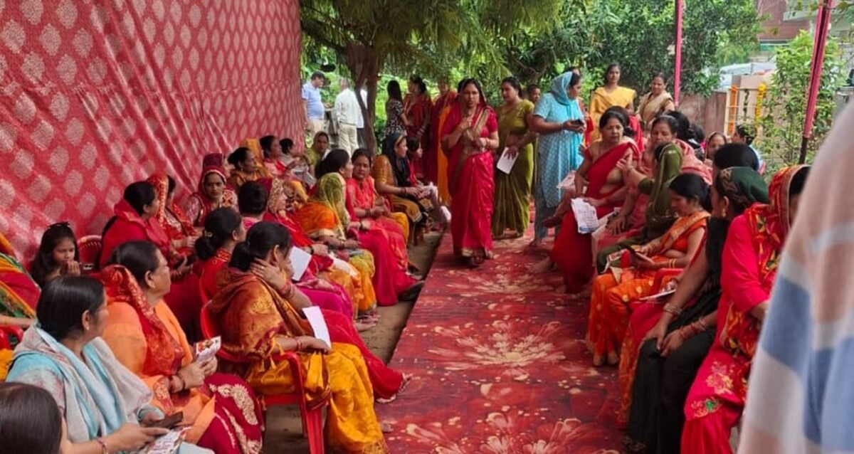 धारूहेड़ा: सेक्टर-6 स्थित श्री नर्मदेश्वर मंदिर परिसर में रविवार को धार्मिक श्रद्धा और उल्लास के साथ बजरंग बली की मूर्ति की प्राण-प्रतिष्ठा की गई।