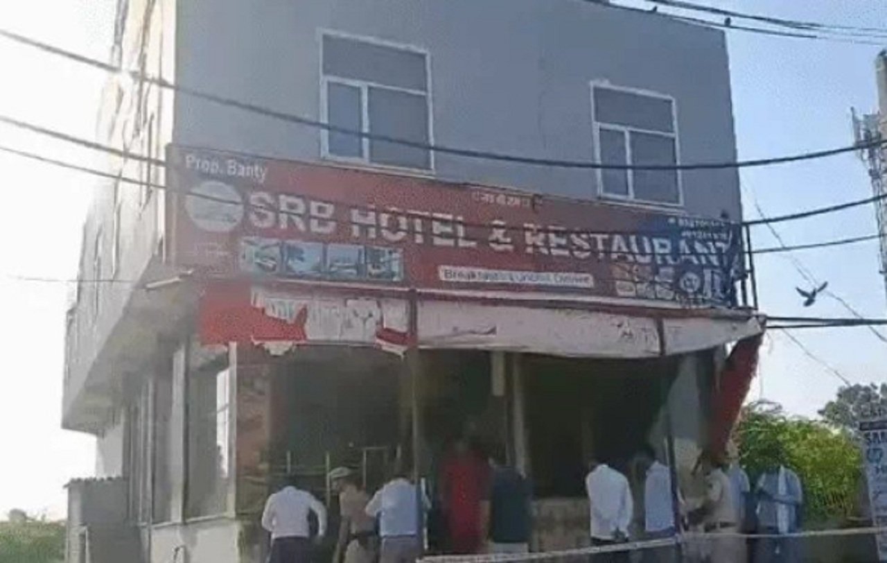 रेवाड़ी शहर में देह व्यापार के खिलाफ रेवाड़ी पुलिस ने बड़ी कार्रवाई करते हुए दो होटलों पर एक साथ छापेमारी की।