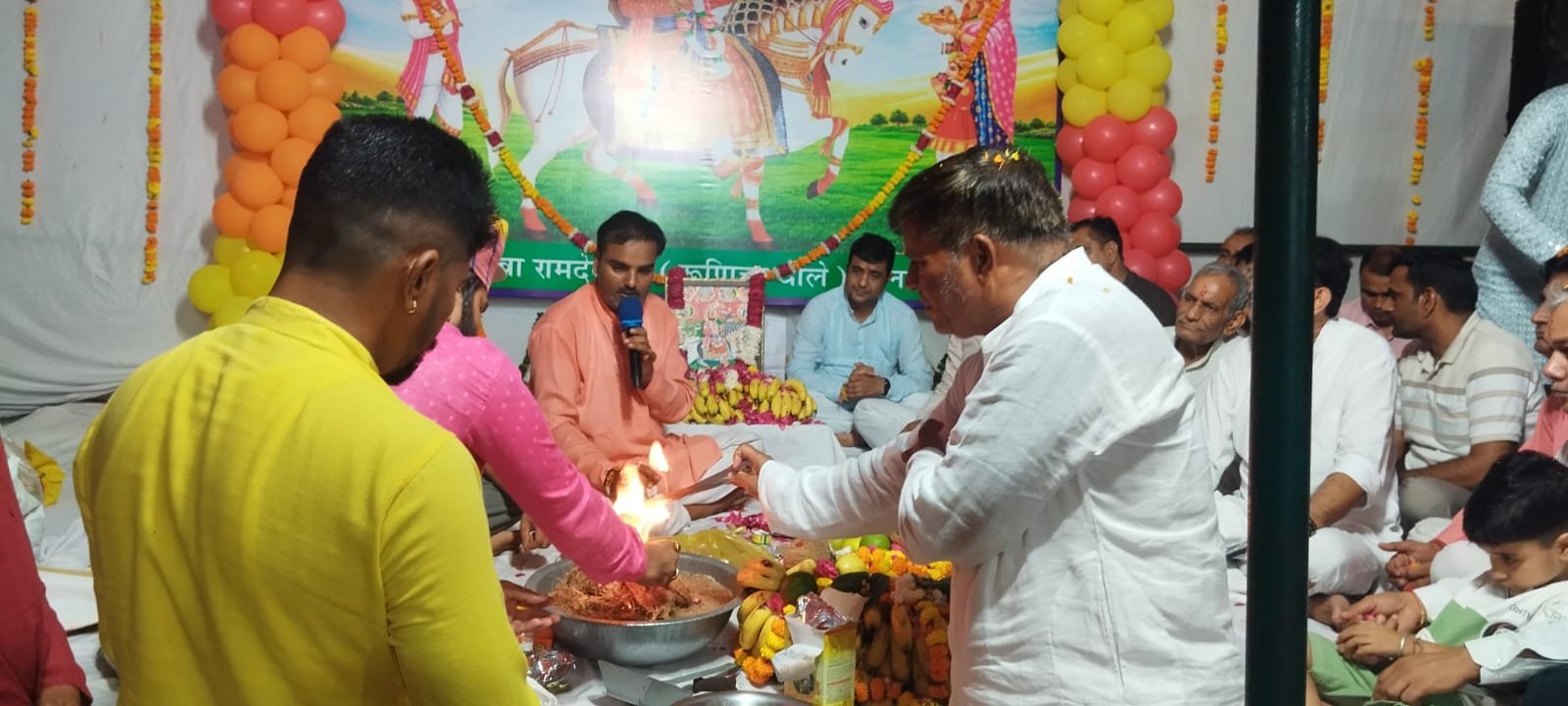 नगर पालिका चेयरमैन अजय जांगड़ा ने दीप प्रज्ज्वलित कर जागरण का शुभारंभ किया