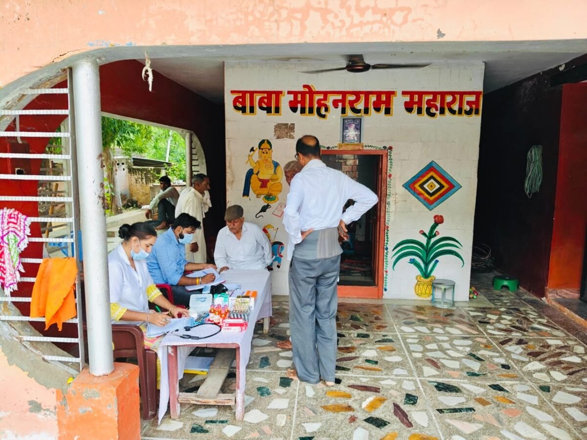धामलावास गांव में गौरव ग्राम सुधार सेवा समिति ने अस्पताल टीम को किया सम्मानित