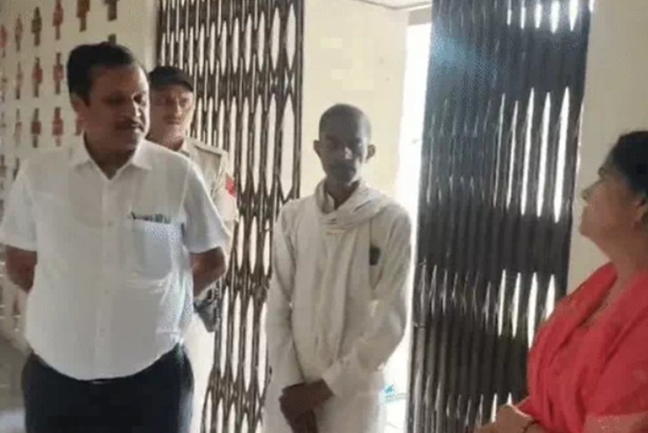 Bawal MLA डॉ. कृष्ण कुमार ने सोमवार सुबह सुबह सरकारी कार्यालयों का औचक निरीक्षण किया