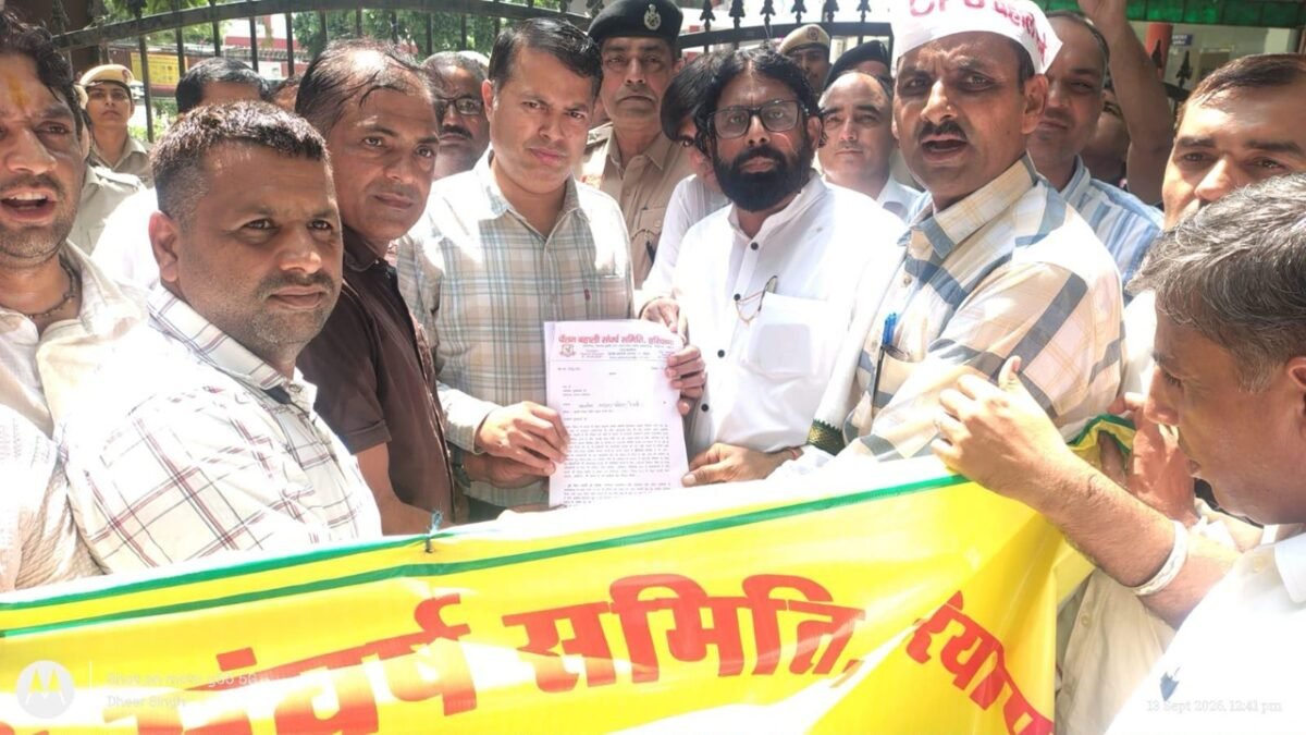 रेवाड़ी में OPS बहाली की मांग को लेकर हजारों कर्मचारियों का संकल्प मार्च रेवाड़ी में OPS बहाली की मांग को लेकर हजारों कर्मचारियों का संकल्प मार्च