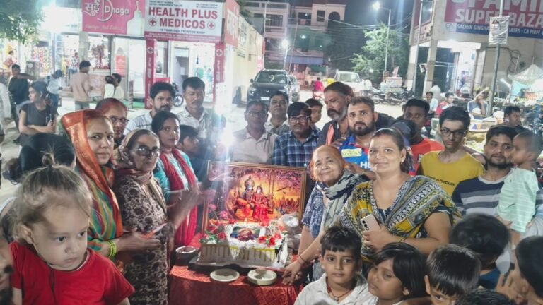 Dharuhera News: सेक्टर-6 स्थित श्री श्याम परिवार की ओर से शनिवार रात को श्रीश्री राधा रानी का जन्मोत्सव हर्षोल्लास के साथ मनाया गया।