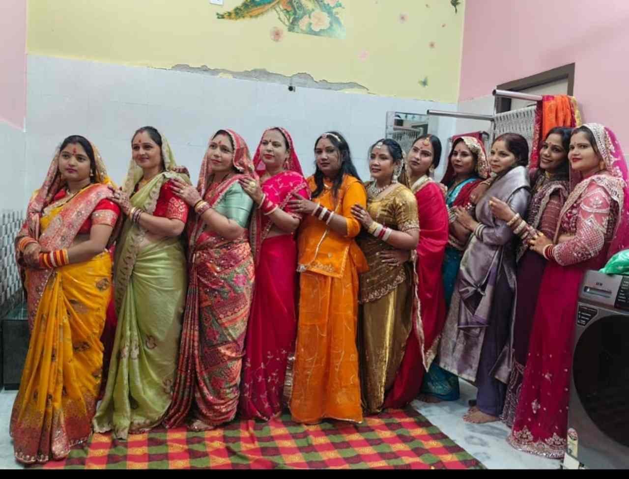 धारूहेड़ा में करवा चौध पर्व मनाया, चंद्र को दिया अर्घ्य धारूहेड़ा में करवा चौध पर्व मनाया, चंद्र को सूर्य को दिया अर्घ्य