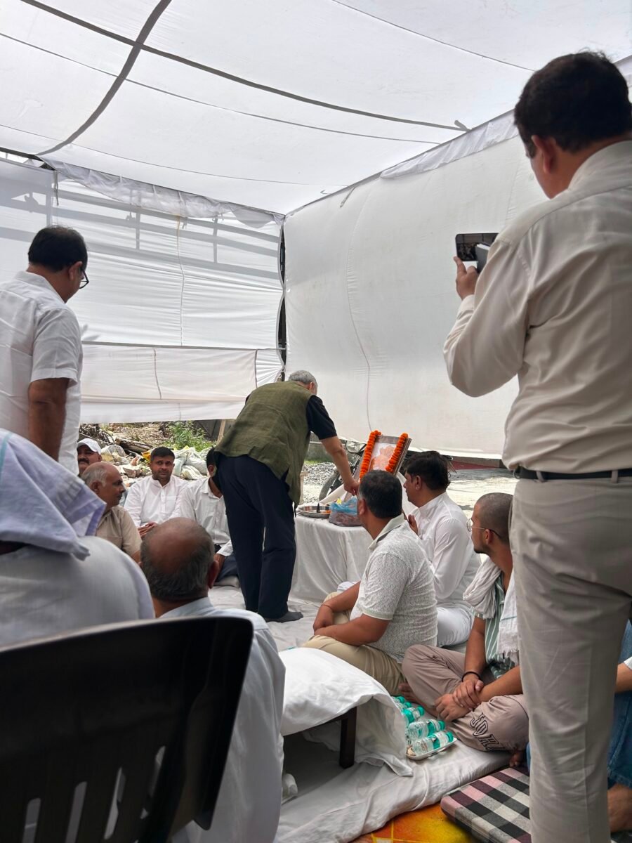 केंद्रीय मंत्री राव इंद्रजीत सिंह ने धारूहेड़ा के धर्मपाल श्योराण को दी श्रद्धांजलि