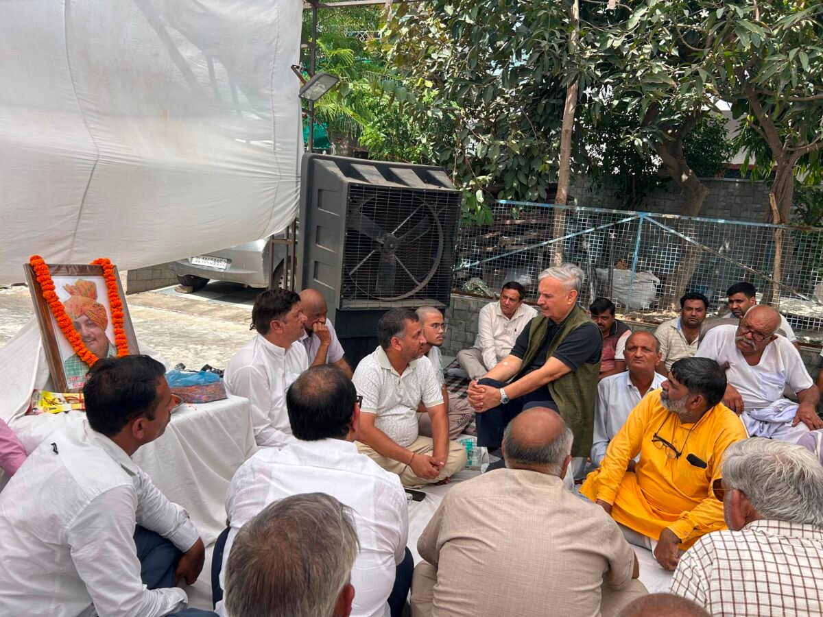 केंद्रीय मंत्री राव इंद्रजीत सिंह ने धारूहेड़ा के धर्मपाल श्योराण को दी श्रद्धांजलि