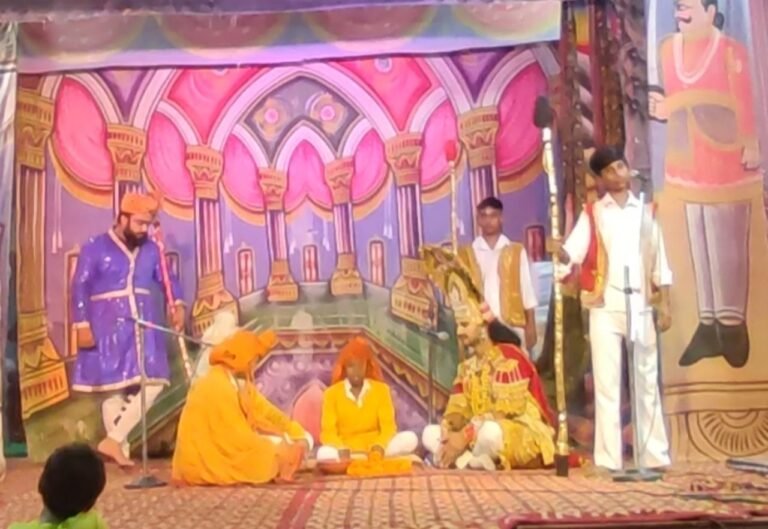 धारूहेड़ा रामलीला के दूसरे दिन हवन और पुत्र प्राप्ति प्रसंग का मंचन