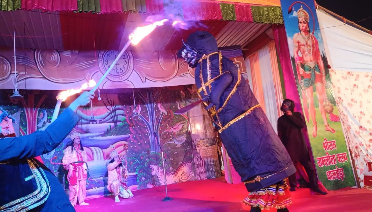 धारूहेड़ा रामलीला के तीसरे दिन हुआ ताड़का वध, राम-लक्ष्मण जनकपुरी रवाना धारूहेड़ा रामलीला के तीसरे दिन हुआ ताड़का वध, राम-लक्ष्मण जनकपुरी रवाना