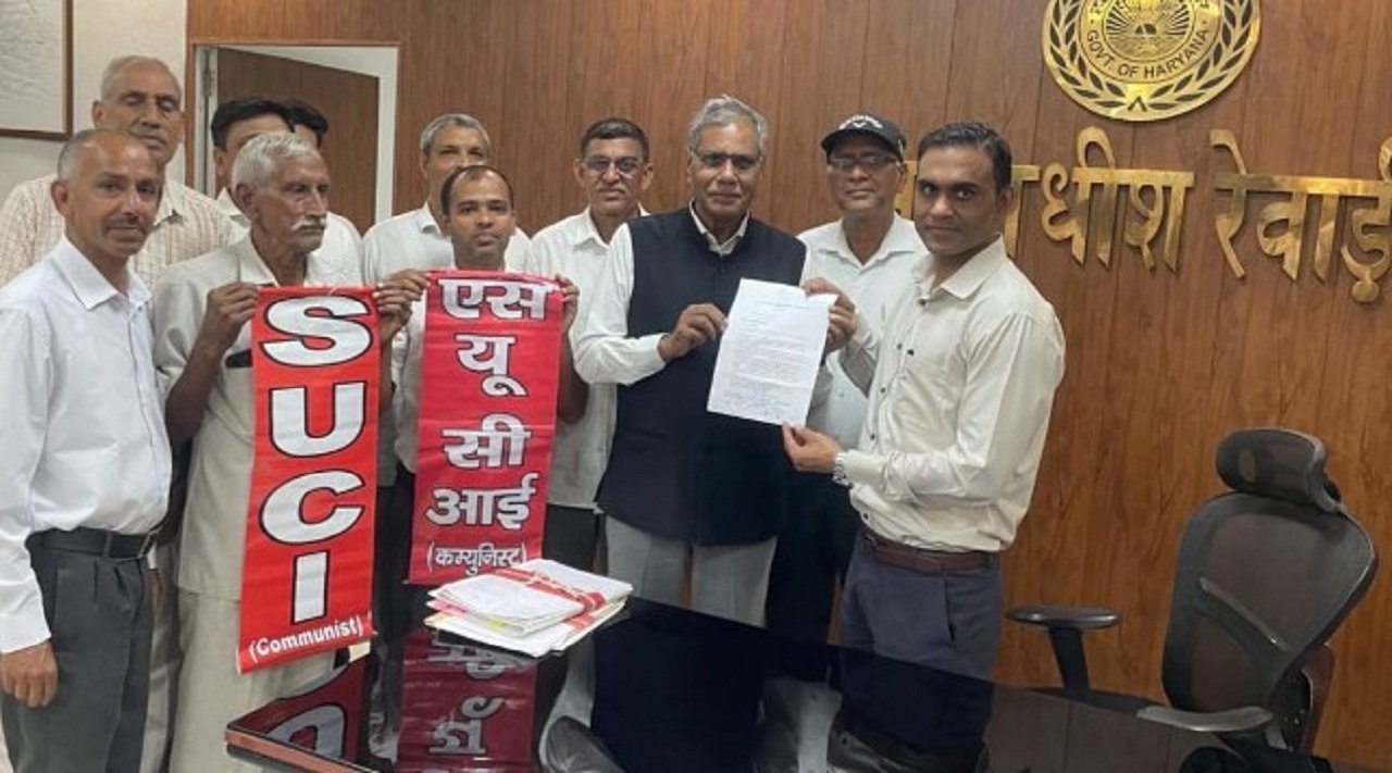एसयूसीआई कम्युनिस्ट के प्रतिनिधिमंडल ने सीटीएम जितेंद्र कुमार के माध्यम से राष्ट्रपति के नाम ज्ञापन सौंपा।